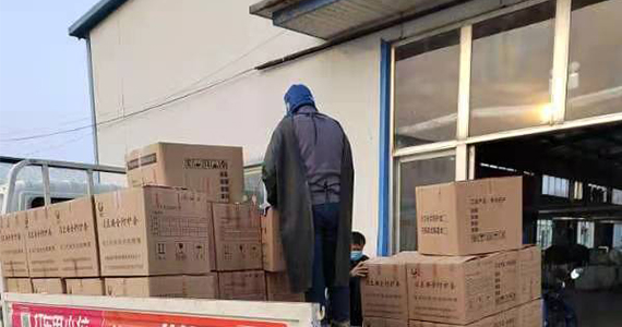 虽然天气越来越冷，但依然阻挡不住发货的热情